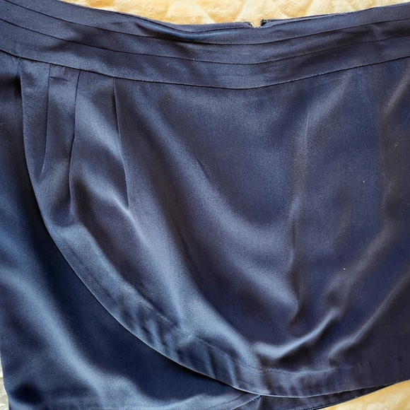 Never worn Banana Republic Navy Blue mini skirt in size 14 - Picture 1 of 3